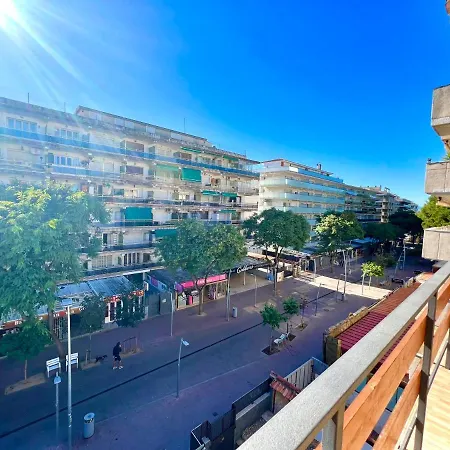 Grupos De 7 En Carlos Bueigas Apartment Salou